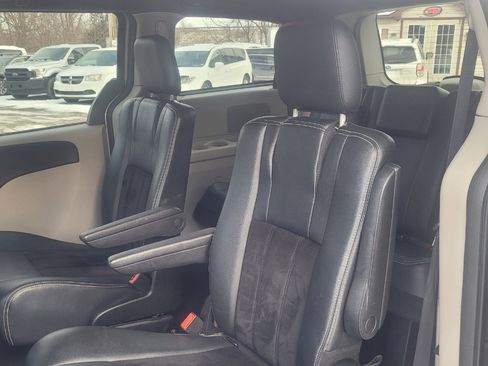 Used 2017 Dodge Grand Caravan SXT image 28