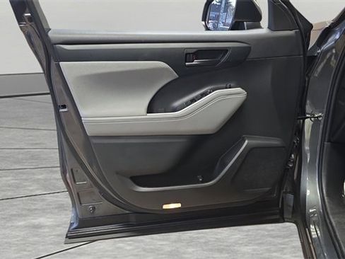 Used 2023 Toyota Highlander L image 25