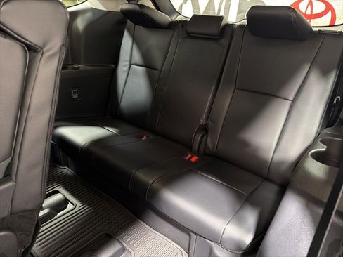 Used 2026 Toyota Highlander XLE image 22