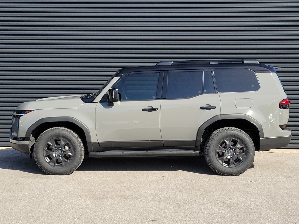 Used 2024 Lexus GX 550 AWD/4WD image 2