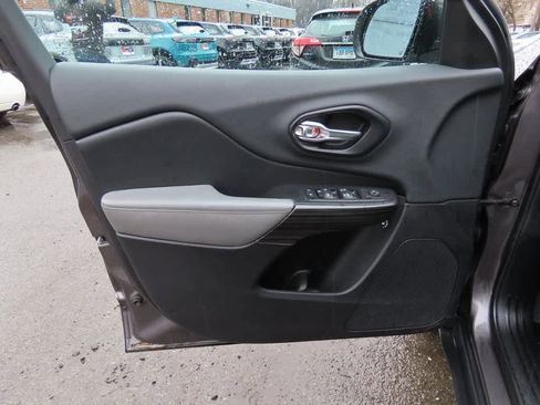 Used 2014 Jeep Cherokee Limited w/ Technology Group image 18