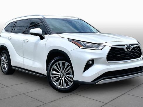 Used 2021 Toyota Highlander Platinum FWD image 3