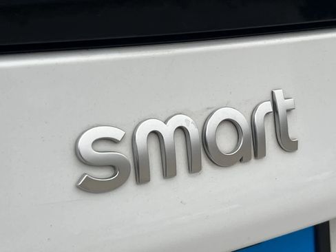 Used 2016 smart fortwo passion image 25