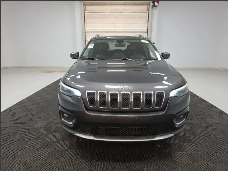 Used 2019 Jeep Cherokee Limited AWD/4WD image 3