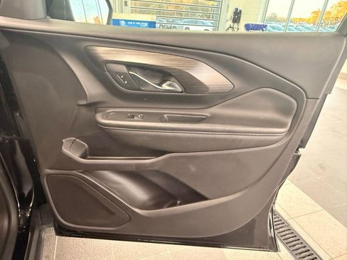 Used 2024 GMC Terrain SLT image 38