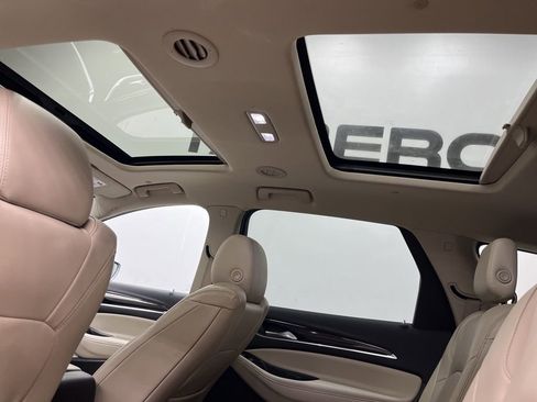 Used 2018 Buick Enclave Essence image 18