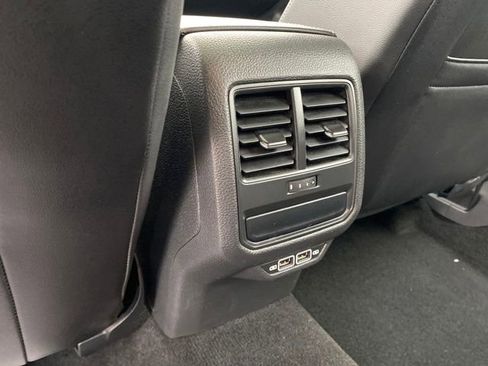 Used 2022 Volkswagen Passat 2.0T image 18