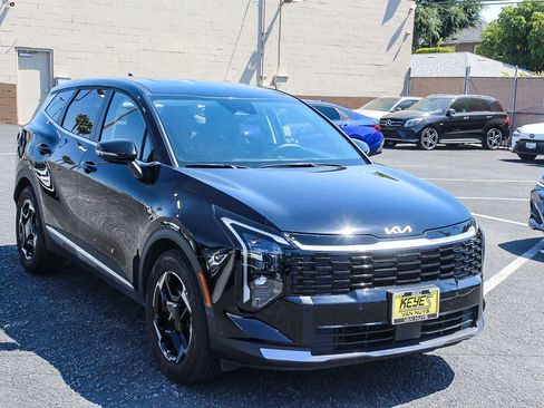 Used 2026 Kia Sportage EX FWD image 3
