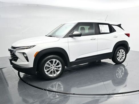Used 2024 Chevrolet TrailBlazer LS w/ LS Convenience Package AWD/4WD image 4