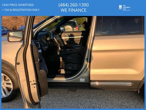 Used 2017 Ford Explorer XLT image 9