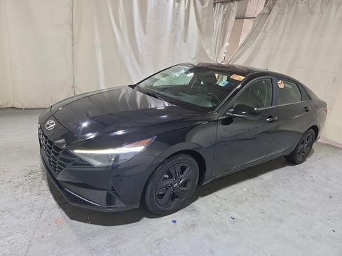 Used 2022 Hyundai Elantra SEL w/ Convenience Package FWD image 8