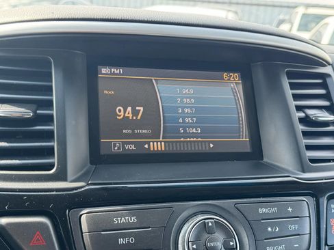 Used 2015 Nissan Pathfinder SV image 26