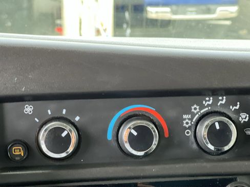 Used 2021 Chevrolet Express 2500 RWD image 28