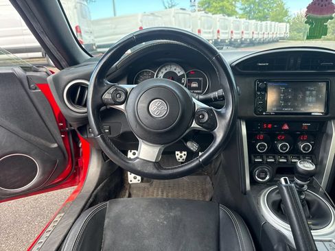 Used 2019 Toyota 86 RWD image 8
