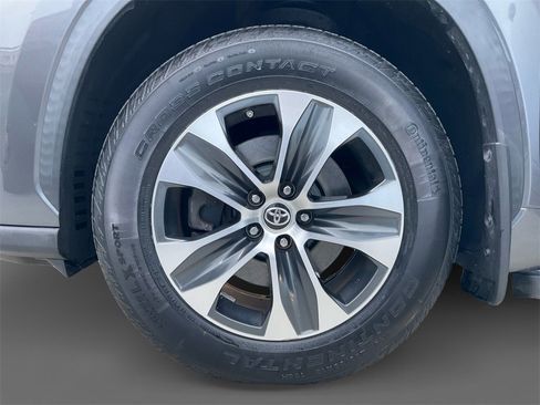 Used 2021 Toyota Highlander XLE image 15