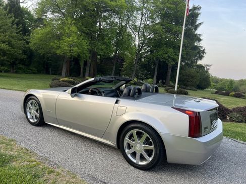 Used 2004 Cadillac XLR RWD image 7