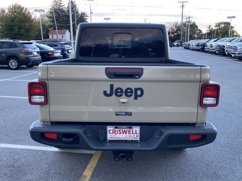 Used 2020 Jeep Gladiator Sport image 4