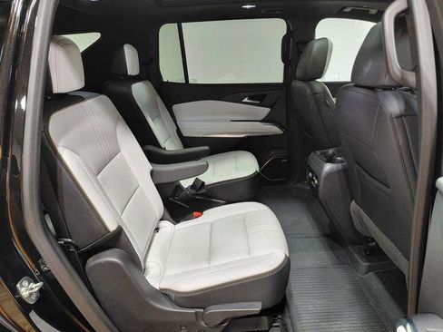 Used 2025 Chevrolet Traverse High Country w/ LPO, Floor Liner Package AWD/4WD image 45