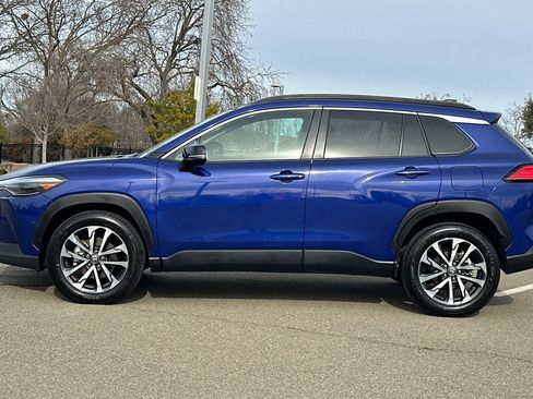 Used 2025 Toyota Corolla Cross XLE image 7