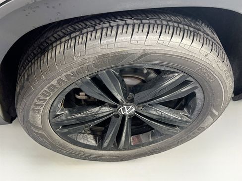 Used 2023 Volkswagen Atlas SEL R-Line image 32