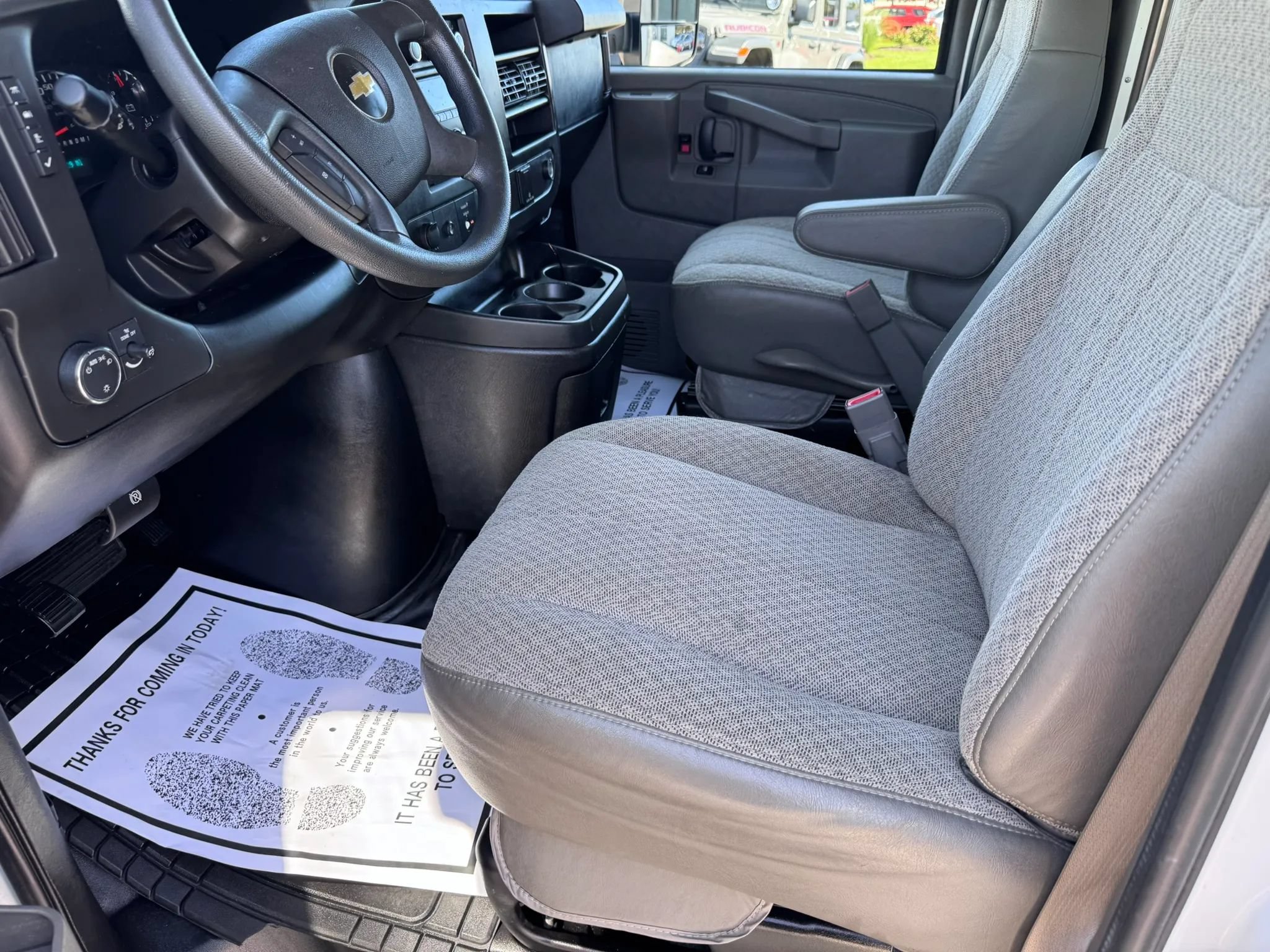 Used 2018 Chevrolet Express 3500 w/ Power Convenience Package RWD image 8