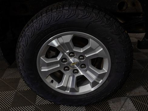 Used 2018 Chevrolet Silverado 1500 LT w/ LT Convenience Package image 40