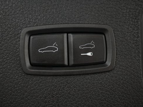 Certified 2024 Porsche Macan AWD/4WD image 28
