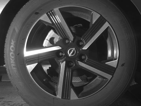 Used 2025 Nissan Sentra SV FWD image 15
