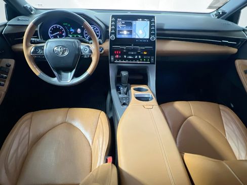 Used 2019 Toyota Avalon Limited image 29