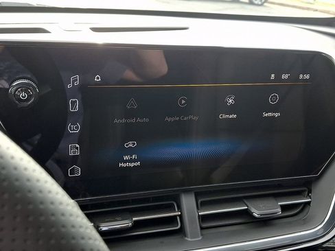 Used 2025 Chevrolet Trax RS image 16