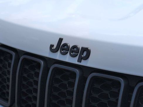 Used 2020 Jeep Grand Cherokee High Altitude AWD/4WD image 12