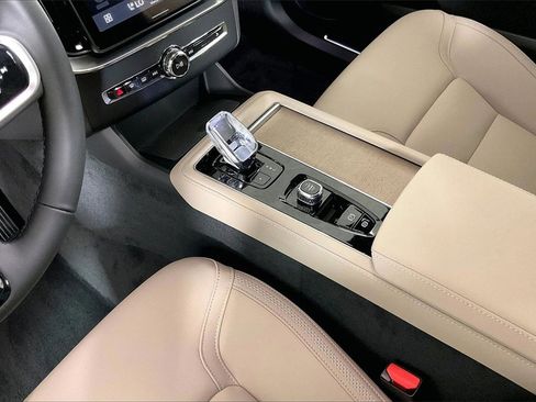 New 2026 Volvo XC90 B5 Plus w/ Protection Package image 6