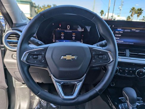 Used 2025 Chevrolet Trax LT w/ LT Convenience Package image 21