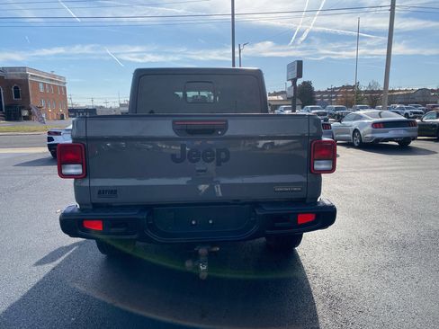 Used 2021 Jeep Gladiator Sport image 6