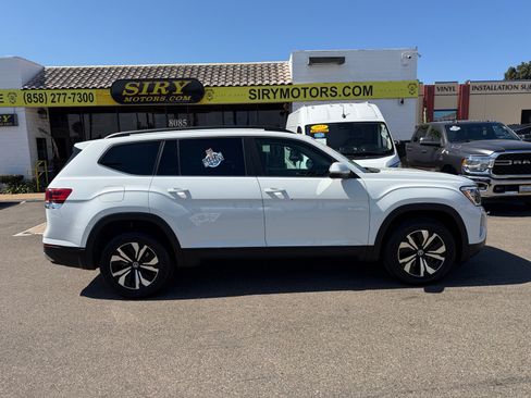 Used 2024 Volkswagen Atlas SE AWD/4WD image 2