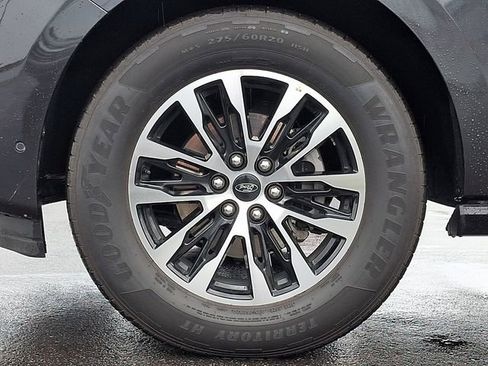 Used 2025 Ford Expedition Platinum AWD/4WD image 8
