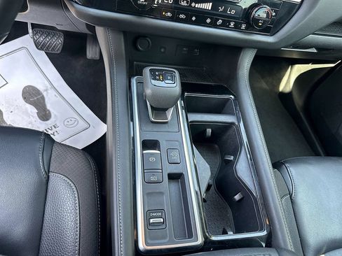 Used 2024 Nissan Pathfinder SL w/ SL Premium Package FWD image 20