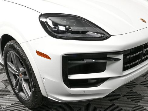 Certified 2026 Porsche Cayenne AWD/4WD image 36