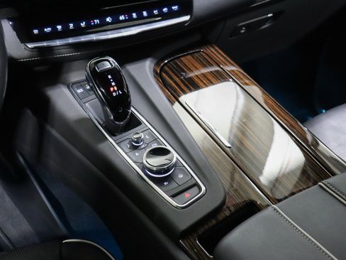 Used 2022 Cadillac Escalade ESV Premium Luxury image 35