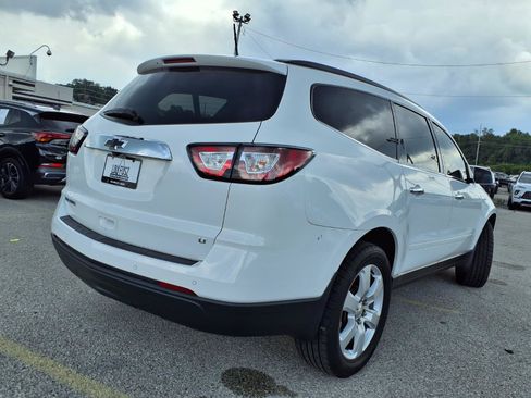 Used 2017 Chevrolet Traverse LT w/ Style and Technology Package FWD image 28