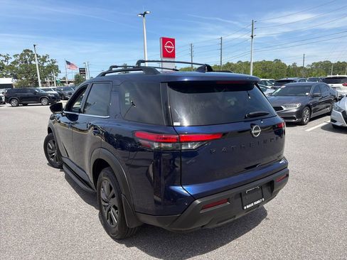 Used 2022 Nissan Pathfinder SV w/ SV Black Package FWD image 5