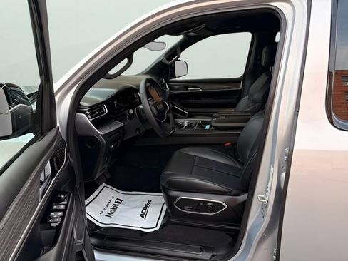 Used 2023 Jeep Wagoneer Series III w/ Preferred Equipment Group AWD/4WD image 24