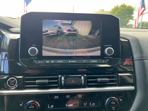 Used 2024 Nissan Pathfinder SV image 14