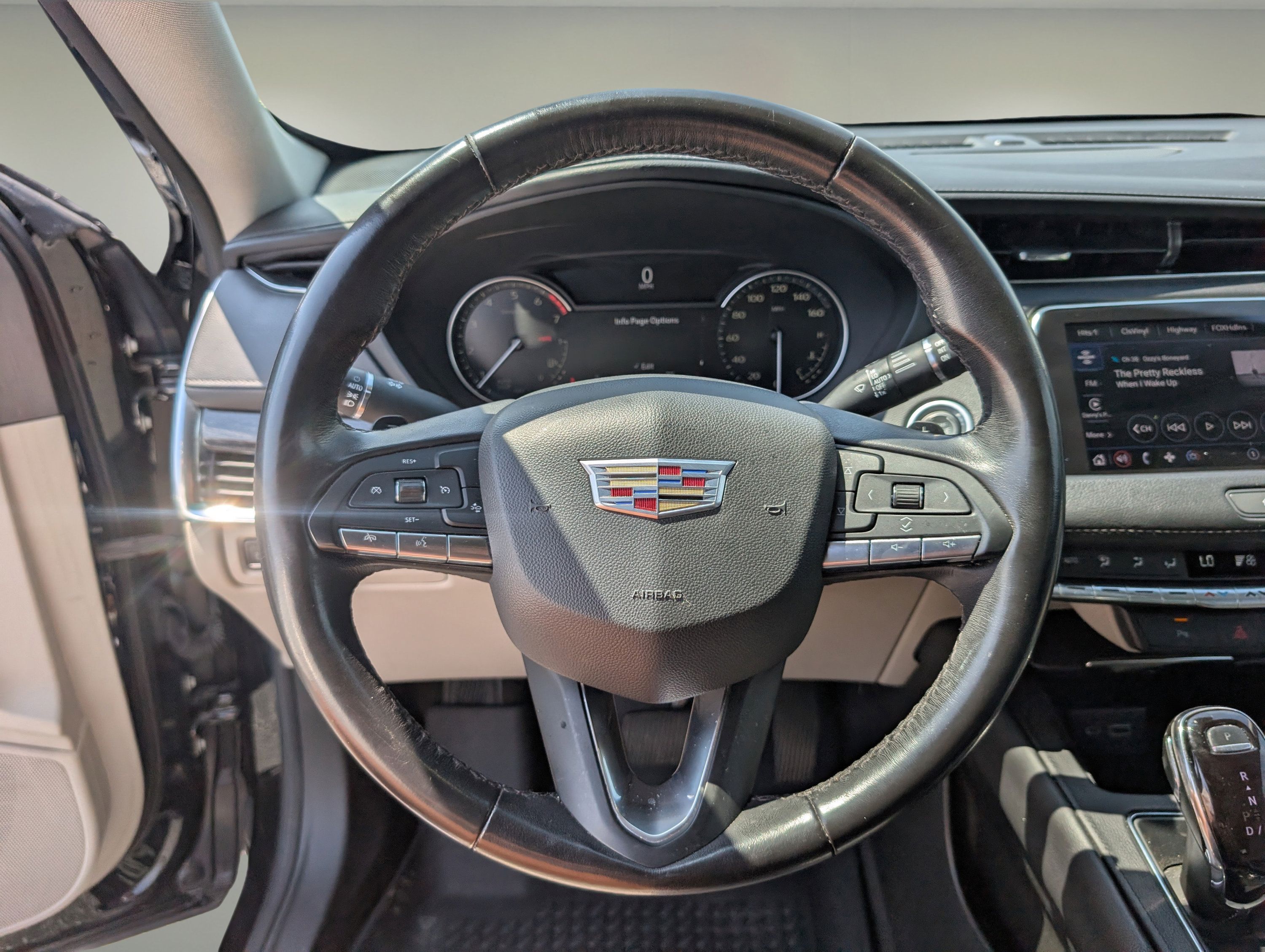 Used 2023 Cadillac XT4 Premium Luxury AWD/4WD image 16