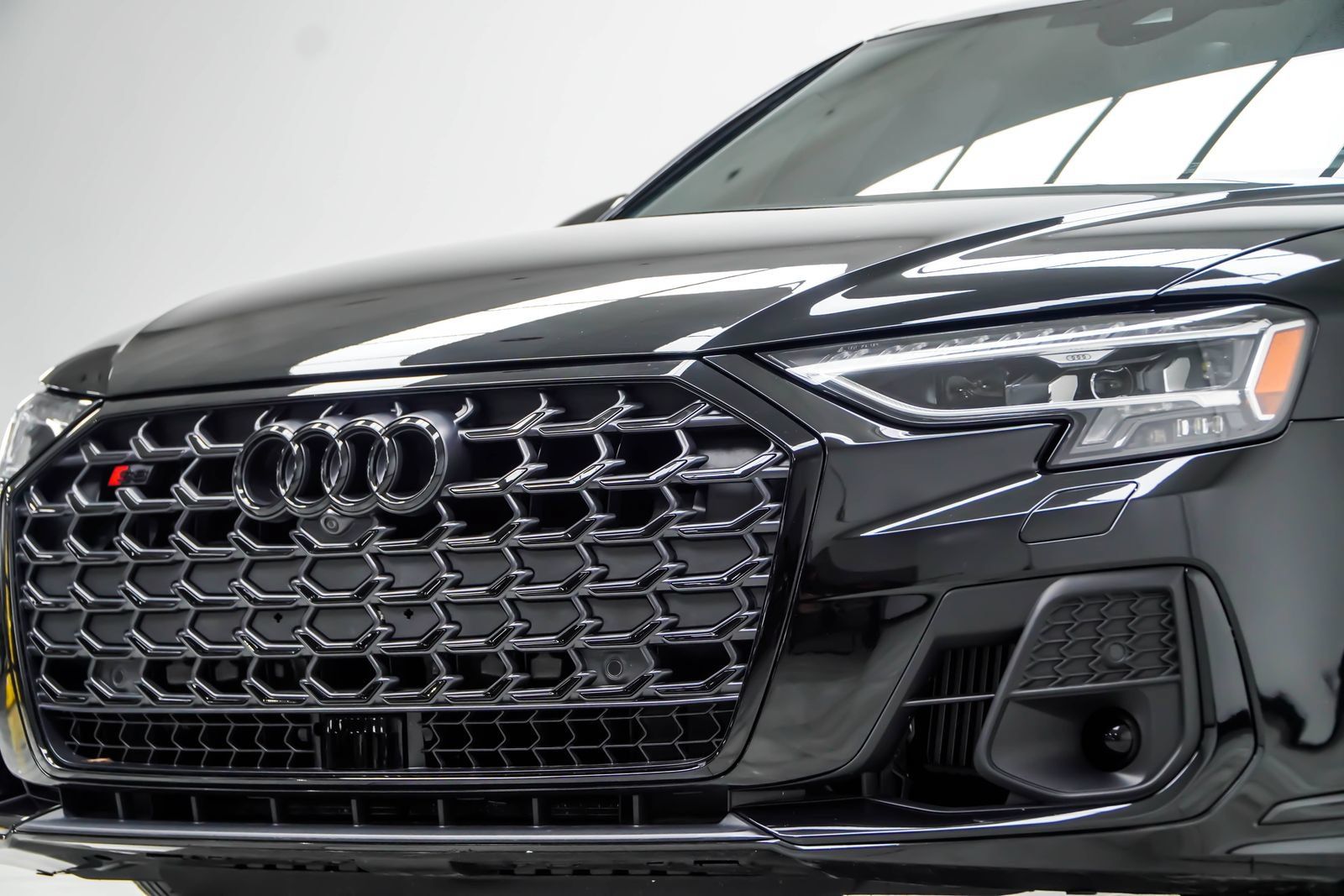 Used 2024 Audi S8 w/ S8 Comfort Plus Package AWD/4WD image 2