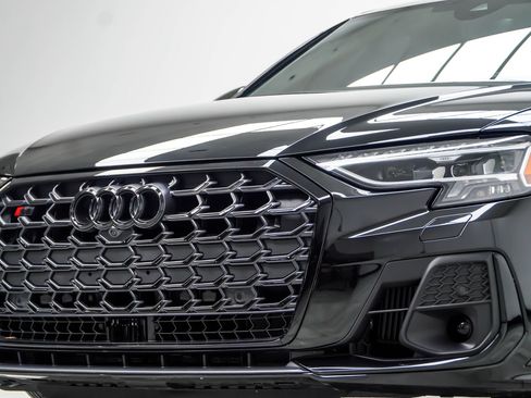 Used 2024 Audi S8 w/ S8 Comfort Plus Package AWD/4WD image 2