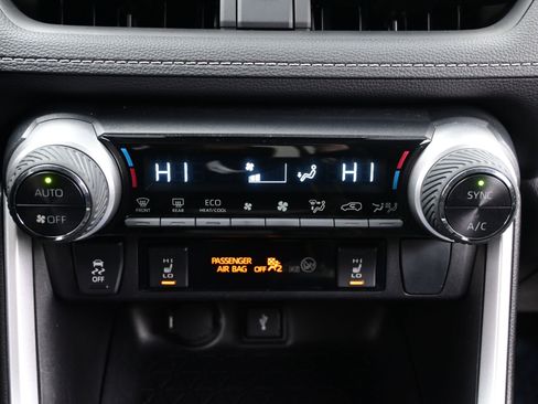 Used 2022 Toyota RAV4 XLE w/ Convenience Package image 21