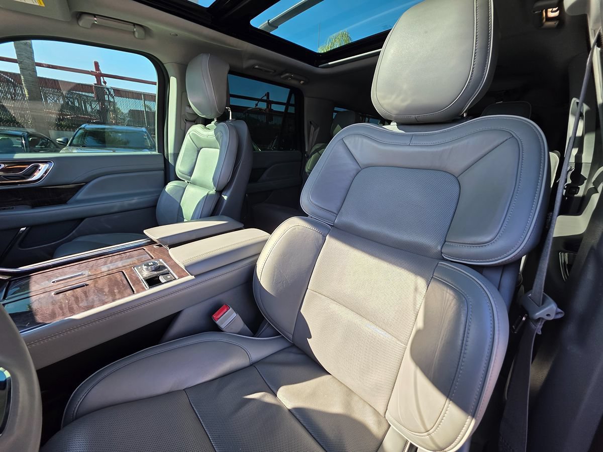 Used 2018 Lincoln Navigator L Select w/ Technology Package RWD image 24