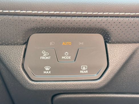 Used 2026 Volkswagen Atlas SE FWD image 12