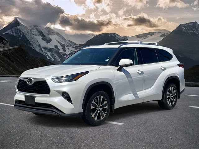 Used 2021 Toyota Highlander XLE AWD/4WD image 1